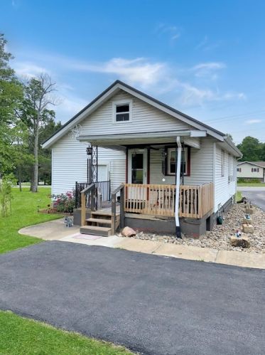 255 Blackhawk Rd, Beaver Falls PA  15010-1465 exterior