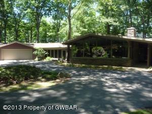 18 Wooded Ln, Dallas PA  18612-1661 exterior