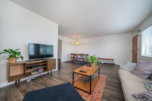1447 Windsor Rd, Glendale, CA 91205-2767