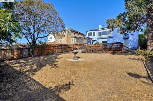 5109 Fairfax Ave, Oakland CA 94601-5410 exterior