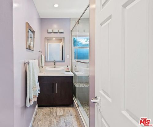 17030 Hart St, Van Nuys CA 91406-4508 exterior