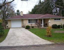 9 Fritchman Dr, Jeannette, PA 15644-1114
