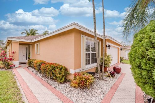 1732 Sawgrass Cir, West Palm Beach, FL 33413-3037
