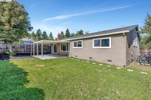 3877 Harbor St, West Pittsburg CA  94565-6137 exterior