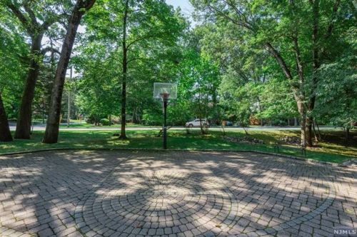 902 Briarwoods Rd, Franklin Lakes NJ  07417-1106 exterior