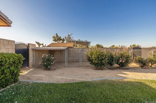 42522 15 St, Lancaster CA 93534-6212 exterior