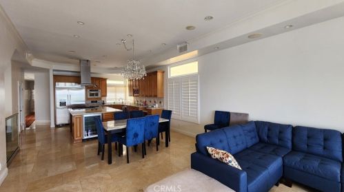 2212 Pacific Coast Hwy, Huntington Beach CA  92648-3958 exterior