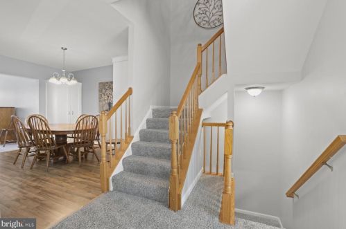 8806 Howland Pl, Bristow VA  20136-5708 exterior