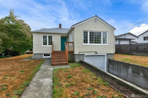 1920 Snyder Ave, Bremerton, WA 98312-2924