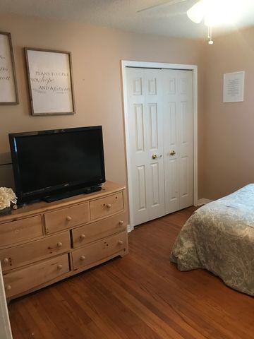 2165 Lovers Ln, Grand Ridge, FL 32442-4419