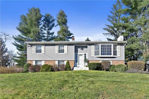 26 Trout Pl, Mahopac, NY 10541-1943