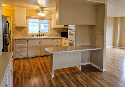503 Colonial Park Dr, Santa Rosa, CA 95403-1147