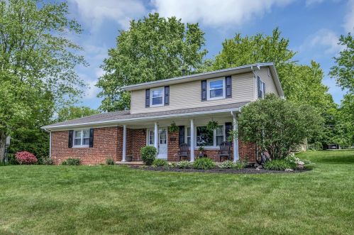 1305 Dakota Rd, Bellefontaine, OH 43311-2903