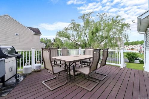 7 Woodfield Dr, Washingtonville NY  10992-1149 exterior