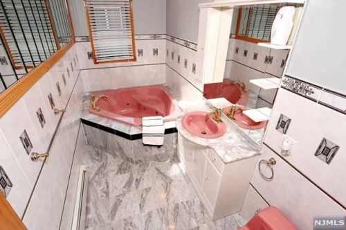 19 Elmhurst St, Elmwood Park NJ  07407-1320 exterior