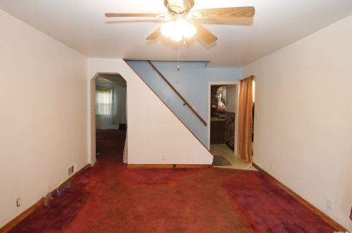 841 9th St, Babylon, NY 11704-3804