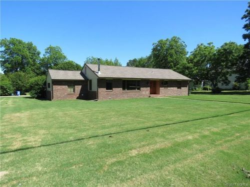 606 4 St, Checotah OK  74426-2807 exterior