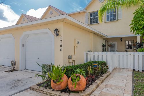 1704 Maplewood Dr, West Palm Beach, FL 33415-1422