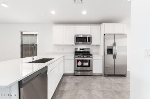 16409 Saguaro Park Ln, Sun City, AZ 85387-2013