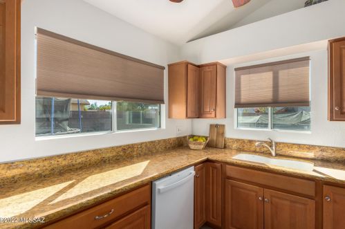 4961 Ferret Dr, Tucson AZ 85742-9543 exterior