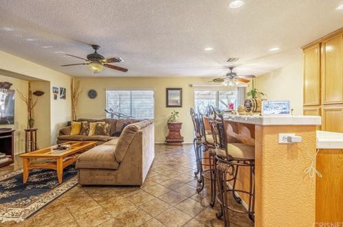 45541 Robinson Dr, Lancaster CA  93535-2263 exterior