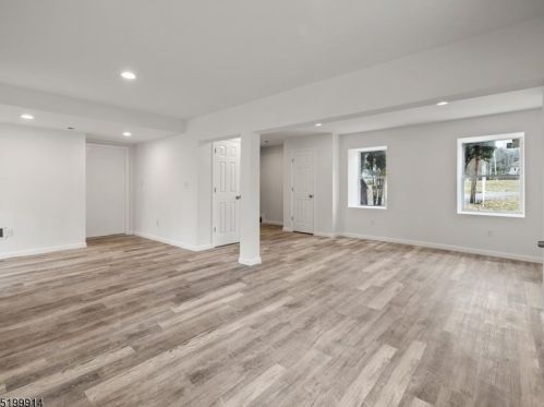 18 Berry Ln, West Milford NJ  07480-3632 exterior