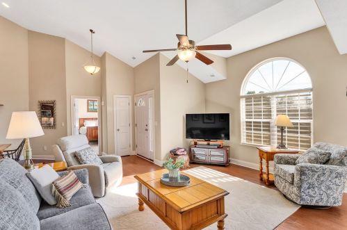 382 Saddlebrook Rd, Gibsonia, PA 15044-7809