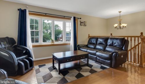 4736 Kirkdale Dr, Woodbridge VA  22193-4840 exterior
