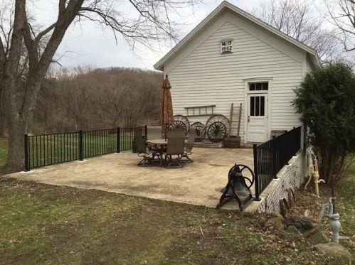 304 Highland St, La Farge, WI 54639-8685
