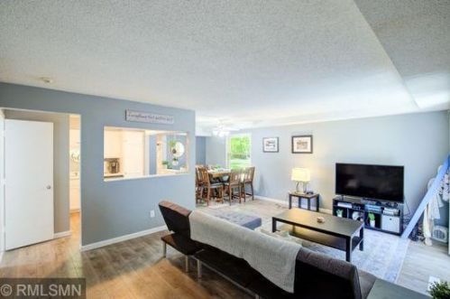 2547 Unity Ave, Minneapolis MN  55422-3451 exterior