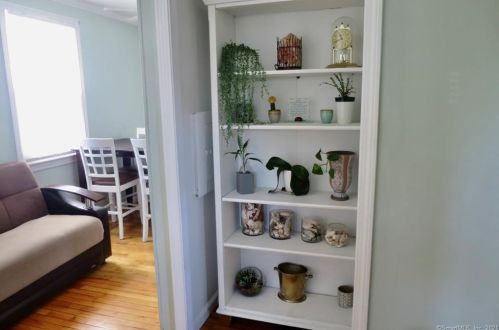 365 Sylvan Knoll Rd, Stamford CT  06902-5348 exterior