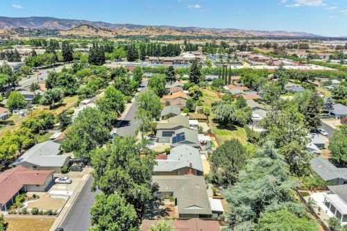 129 Rainier Cir, Vacaville CA  95687-3309 exterior