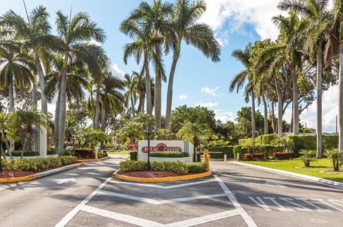 10821 Bahama Palm Way, Boynton Beach FL  33437-2223 exterior