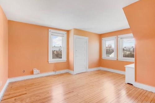 29 Neptune Ave, New Rochelle NY  10805-1401 exterior