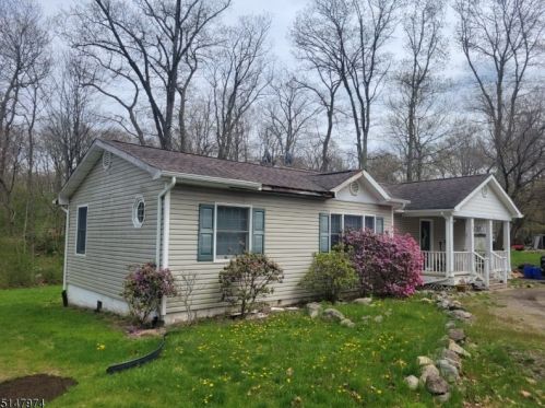 749 Brooklyn Mountain Rd, Hopatcong NJ  07843-1700 exterior