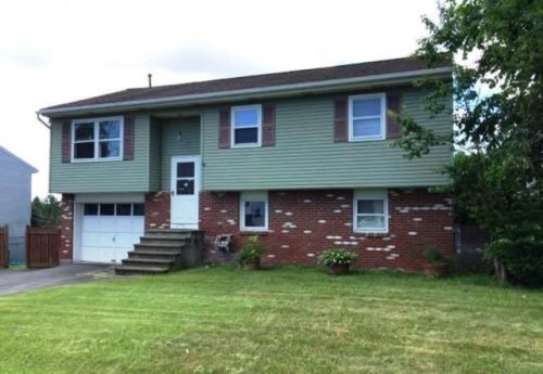 12 Proctor Ave, Newtonville, NY 12110-5430