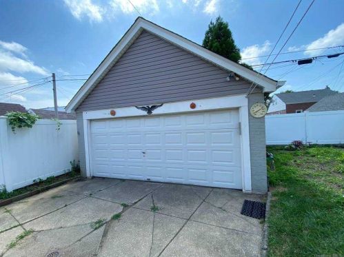 83-32 255th St, Floral Park, NY 11004-1133