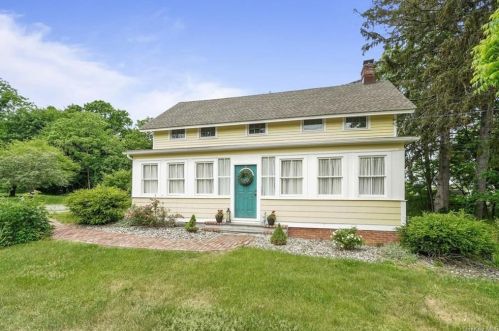 130 Osborne Hill Rd, Fishkill NY  12524-2515 exterior