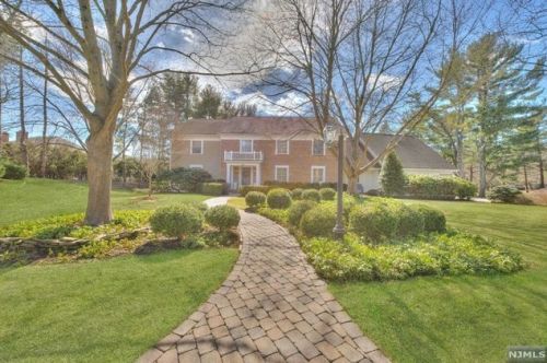 819 Sussex Rd, Franklin Lakes, NJ 07417-1062