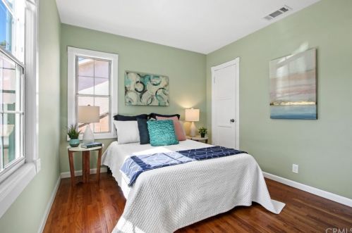 4603 Lavante St, Long Beach, CA 90815-2752