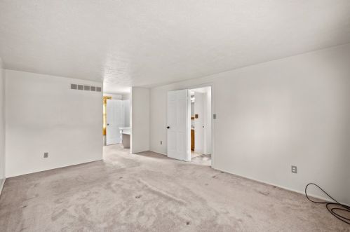 1220 Harvest Ct, Bridgeville PA  15017-1108 exterior