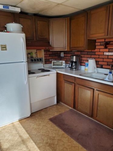 325 Shore Rd, Glocester, RI 02859-1710