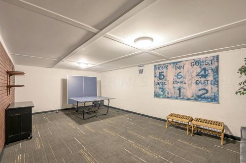 1055 Champagne Dr, Marion OH  43302-6626 exterior