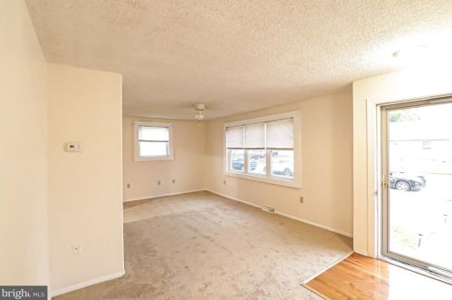 10 Louise Rd, New Castle, DE 19720-1720