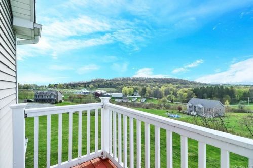 6 Austin Way, Marlborough NY  12542-5539 exterior