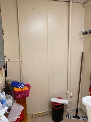 874 70th Pl, Hialeah FL  33014-5220 exterior