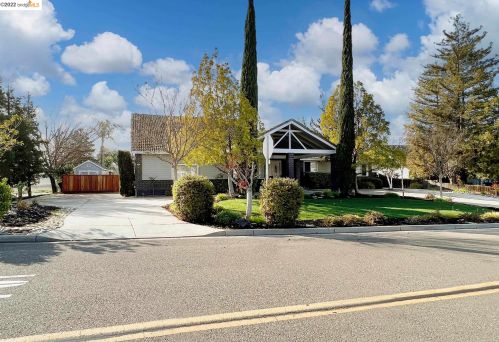 4301 Gold Run Dr, Oakley, CA 94561-3921