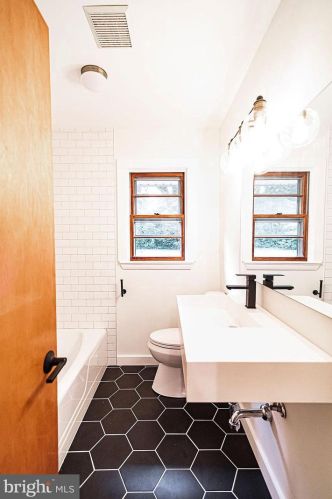 415 Liberty St, Charles Town WV  25414-1827 exterior