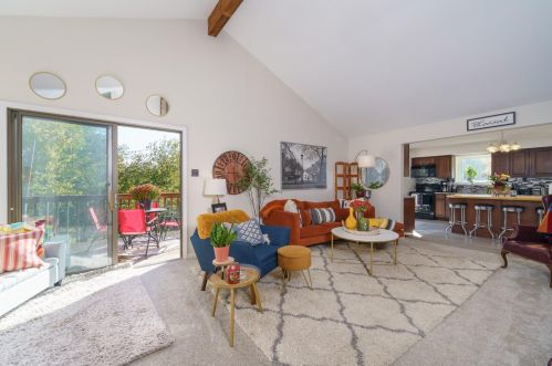 2420 Devils Backbone Rd, Cincinnati, OH 45233-4417