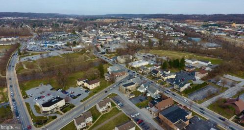 1 Terry Ct, Downingtown PA  19335-2606 exterior